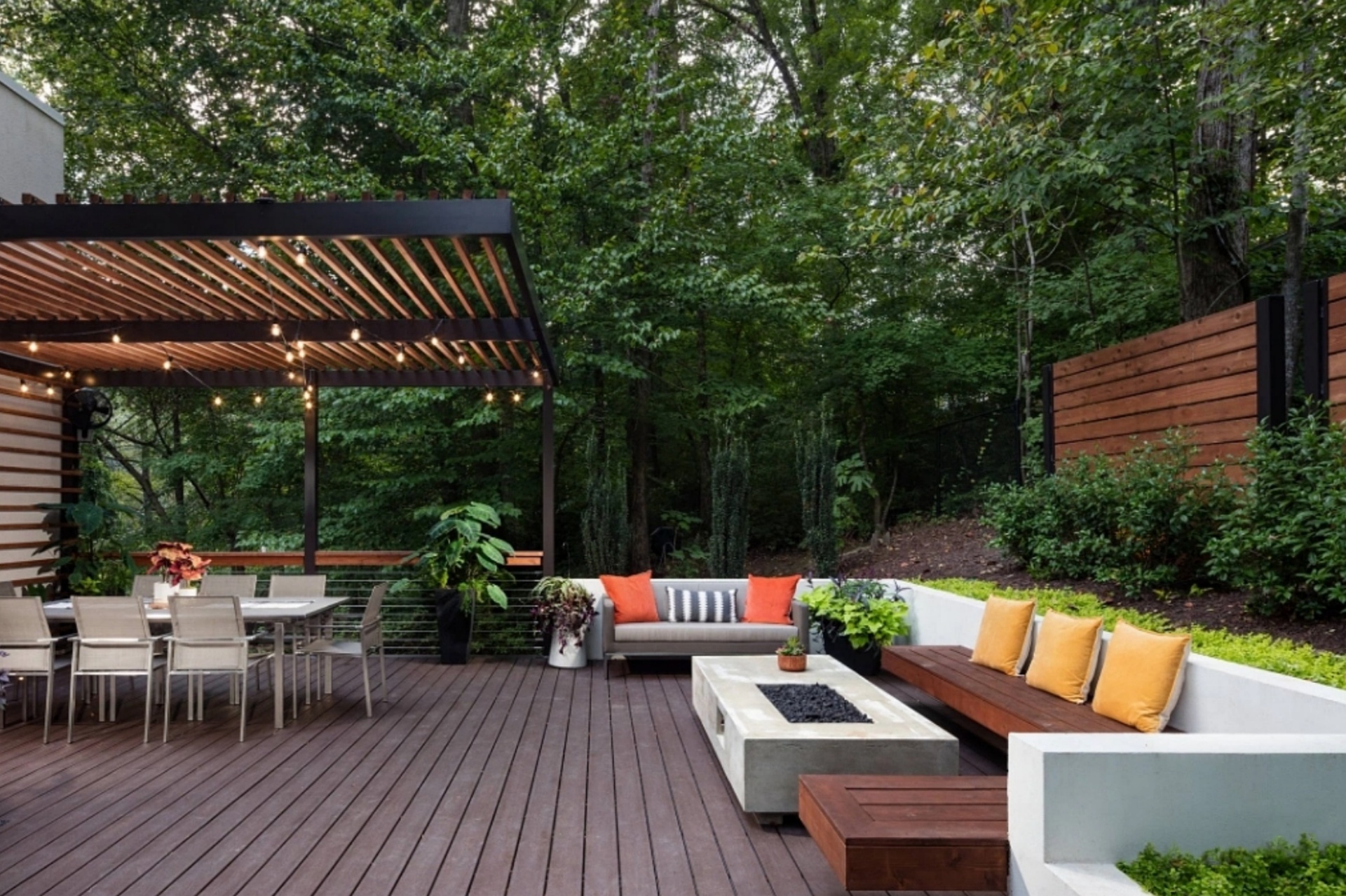 Introduction to wood plastic flooring for outdoor decoration