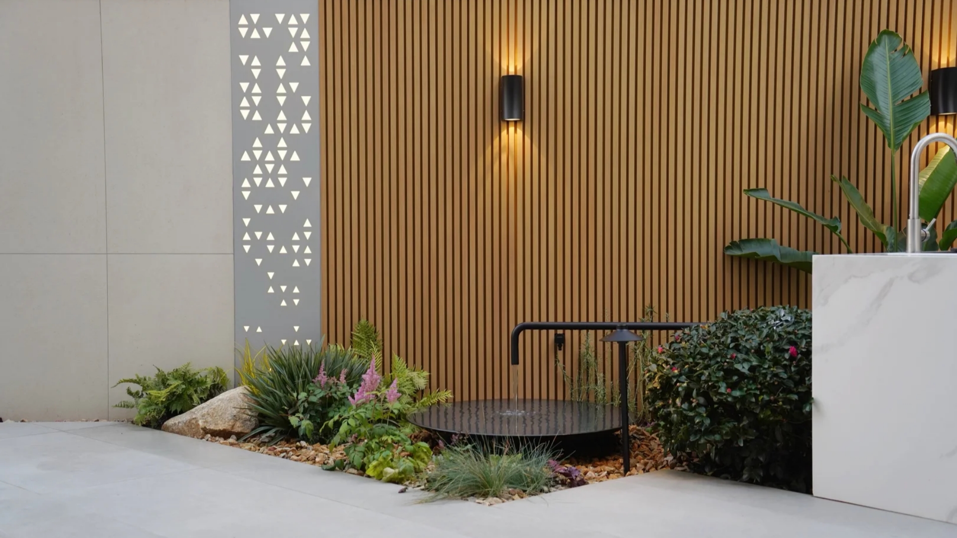 Outdoor wallboard