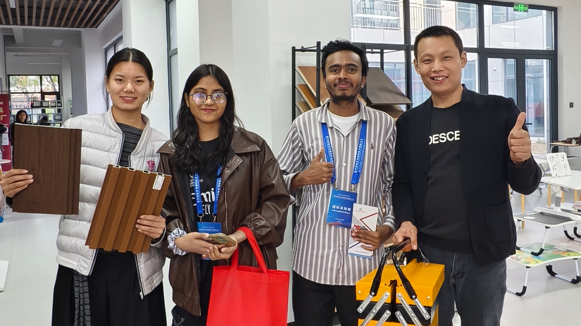 Qingdao Friend Import & Export Co., Ltd. Shines at Linyi International Buyers Conference, Connecting with Global Merchants